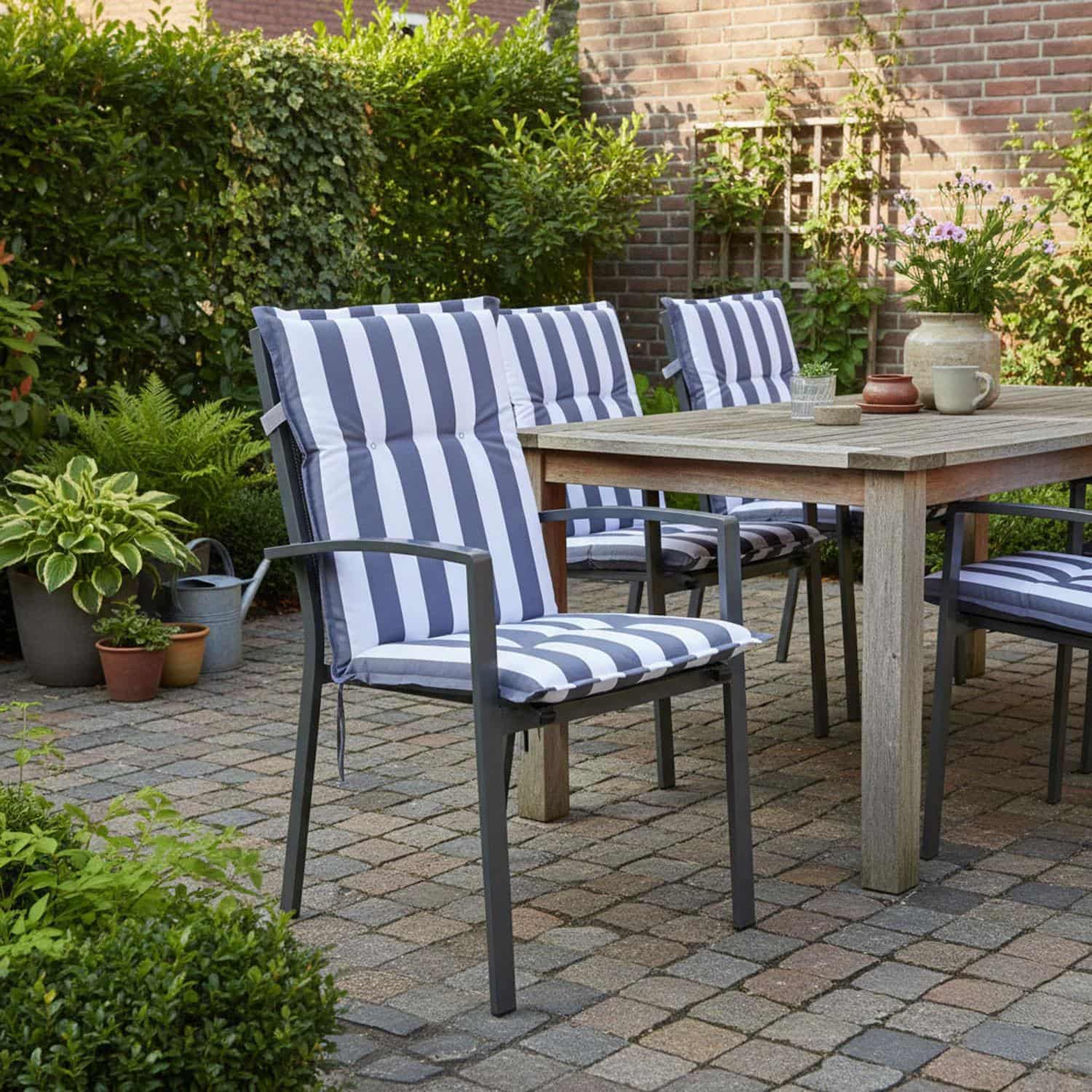 Grijswit gestreept tuinkussen voor een stoel met lage rug - Carlos grey