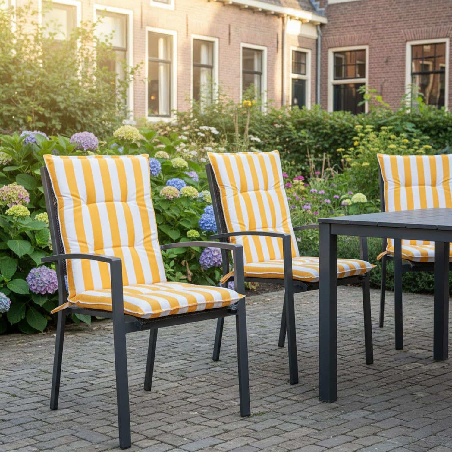 Geelwit gestreept tuinkussen voor een stoel met lage rug - Carlos yellow